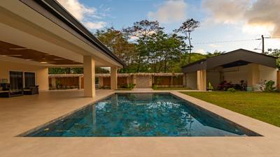 Refined Tropical Home in Uvita, Costa Rica | Walk to Beach & Parque Nacional Marino Ballena image 3