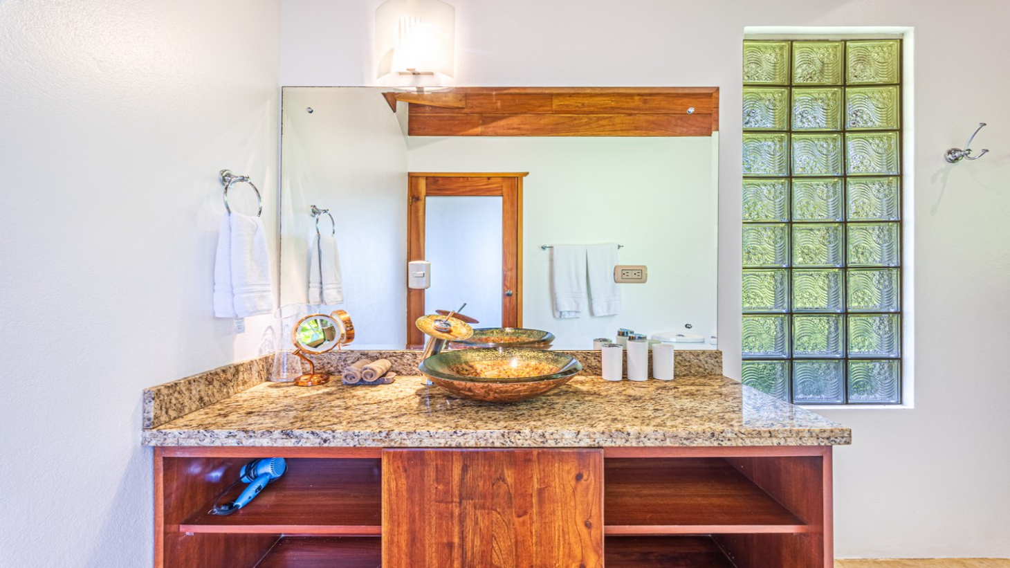 3 Bedroom Elegant Home With Guest Suite & Sweeping Ocean Views selected