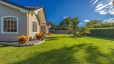 5-Bedroom Residence in Prime Uvita Location image 3