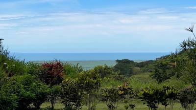 Tropical Turnkey Retreat in Gated Community image 2