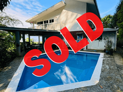 Tranquil Luxury Retreat with Stunning Ocean Views in Uvita image 1