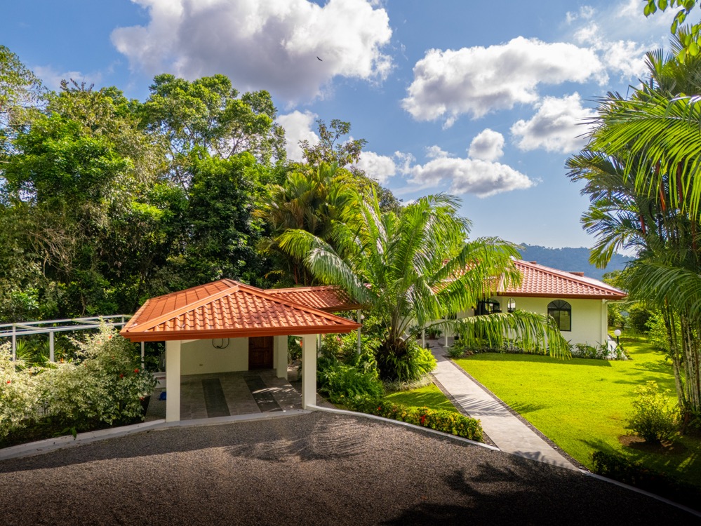 Villa Allamanda — Solar-Powered Luxury Retreat with Ocean Views in the Mountains of Tres Ríos selected