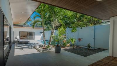 Location,Location, Location – 3-Bedroom Villa Steps from the Beach image 2