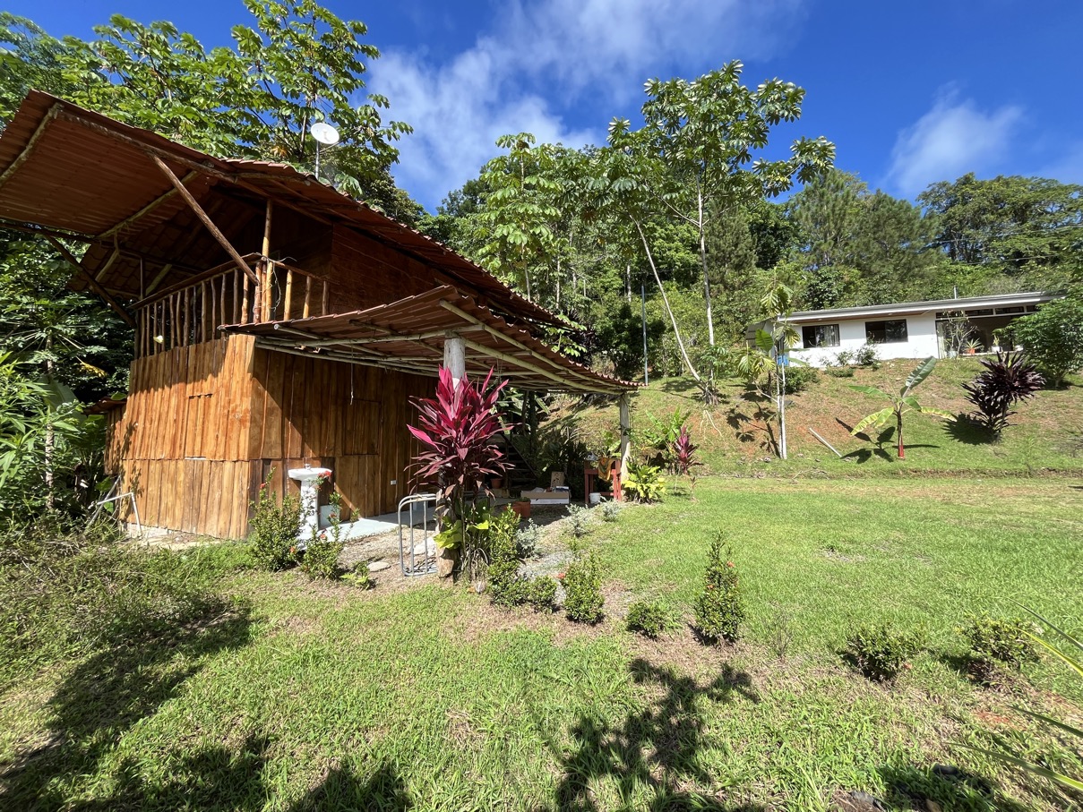 Charming Mountain Retreat in Vergel de Osa – Minutes from Ojochal, Beaches, and Waterfalls selected
