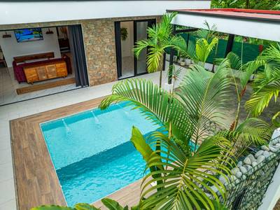 Turnkey 3-Bedroom Pool Home in Prime Coastal Location Near Beaches, Parks, and Dining image 4